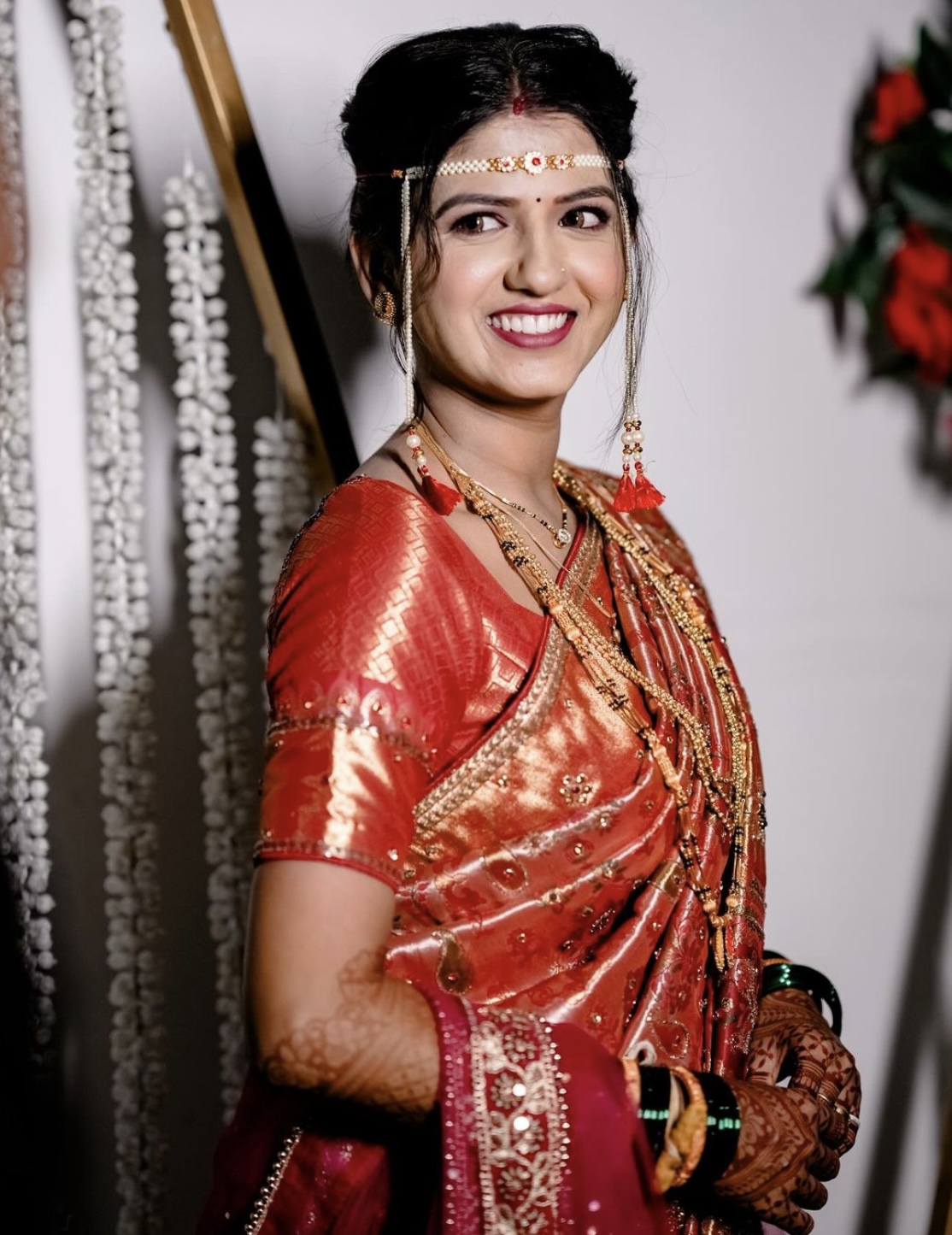 Candid Indian bride in red silk saree with temple jewelry